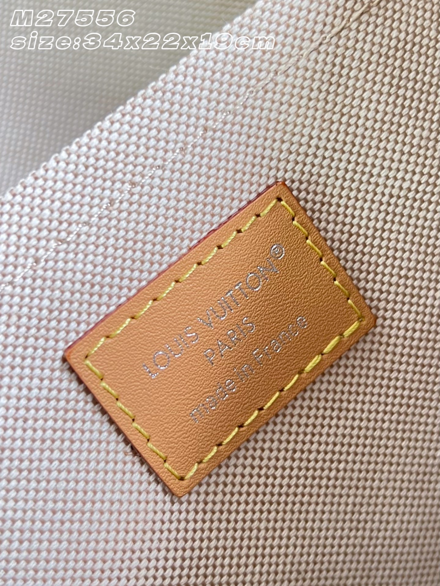 【顶级原单 M27556 】本款 Speedy 30 Bandoulière 手袋采用 Monogram 花卉丹宁布，为