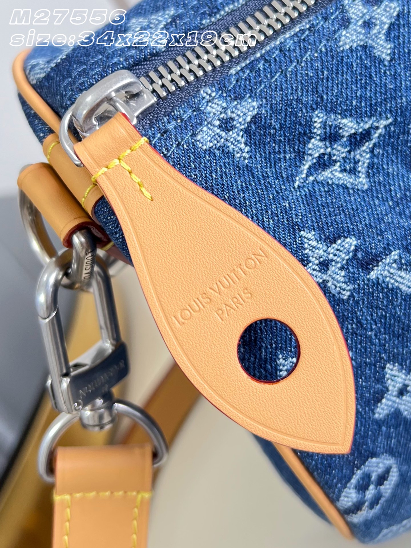 【顶级原单 M27556 】本款 Speedy 30 Bandoulière 手袋采用 Monogram 花卉丹宁布，为