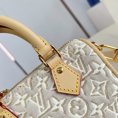 【顶级原单 M28502 】本款 Nano Speedy 手袋为触感细腻的提花帆布融入 Monogram Emblème 【顶级原单 M28502 】本款 Nano Speedy 手袋为触感细腻的提花帆布融入 Monogram Emblème