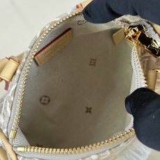 【顶级原单 M28502 】本款 Nano Speedy 手袋为触感细腻的提花帆布融入 Monogram Emblème 【顶级原单 M28502 】本款 Nano Speedy 手袋为触感细腻的提花帆布融入 Monogram Emblème