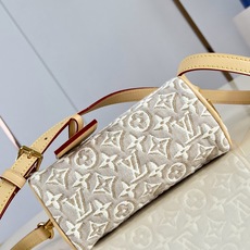 【顶级原单 M28502 】本款 Nano Speedy 手袋为触感细腻的提花帆布融入 Monogram Emblème 【顶级原单 M28502 】本款 Nano Speedy 手袋为触感细腻的提花帆布融入 Monogram Emblème