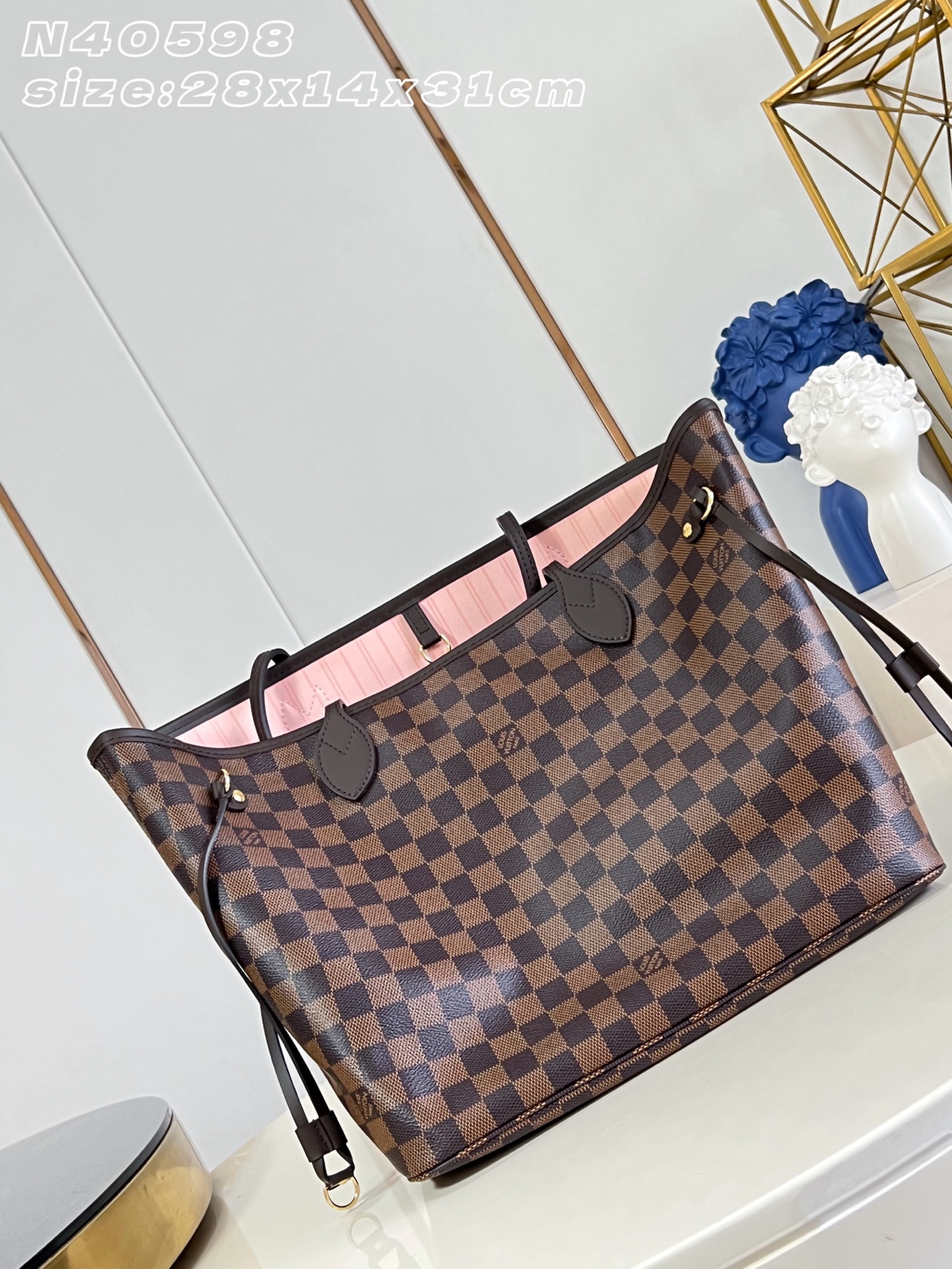 【顶级原单 N40598/钢五金 】本款 Neverfull 中号托特包为 Damier Ebene 帆布勾勒牛皮革饰边