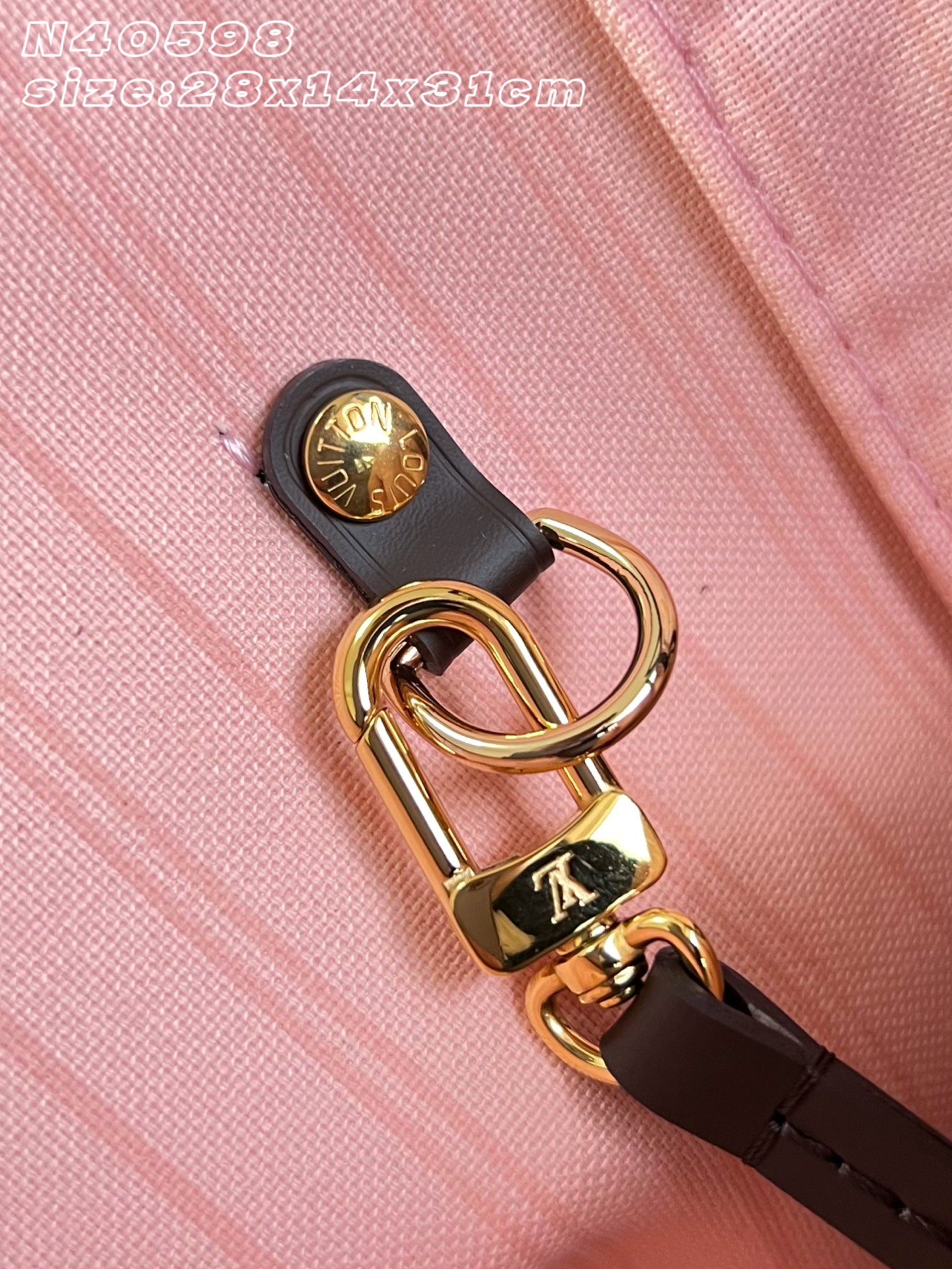 【顶级原单 N40598/钢五金 】本款 Neverfull 中号托特包为 Damier Ebene 帆布勾勒牛皮革饰边