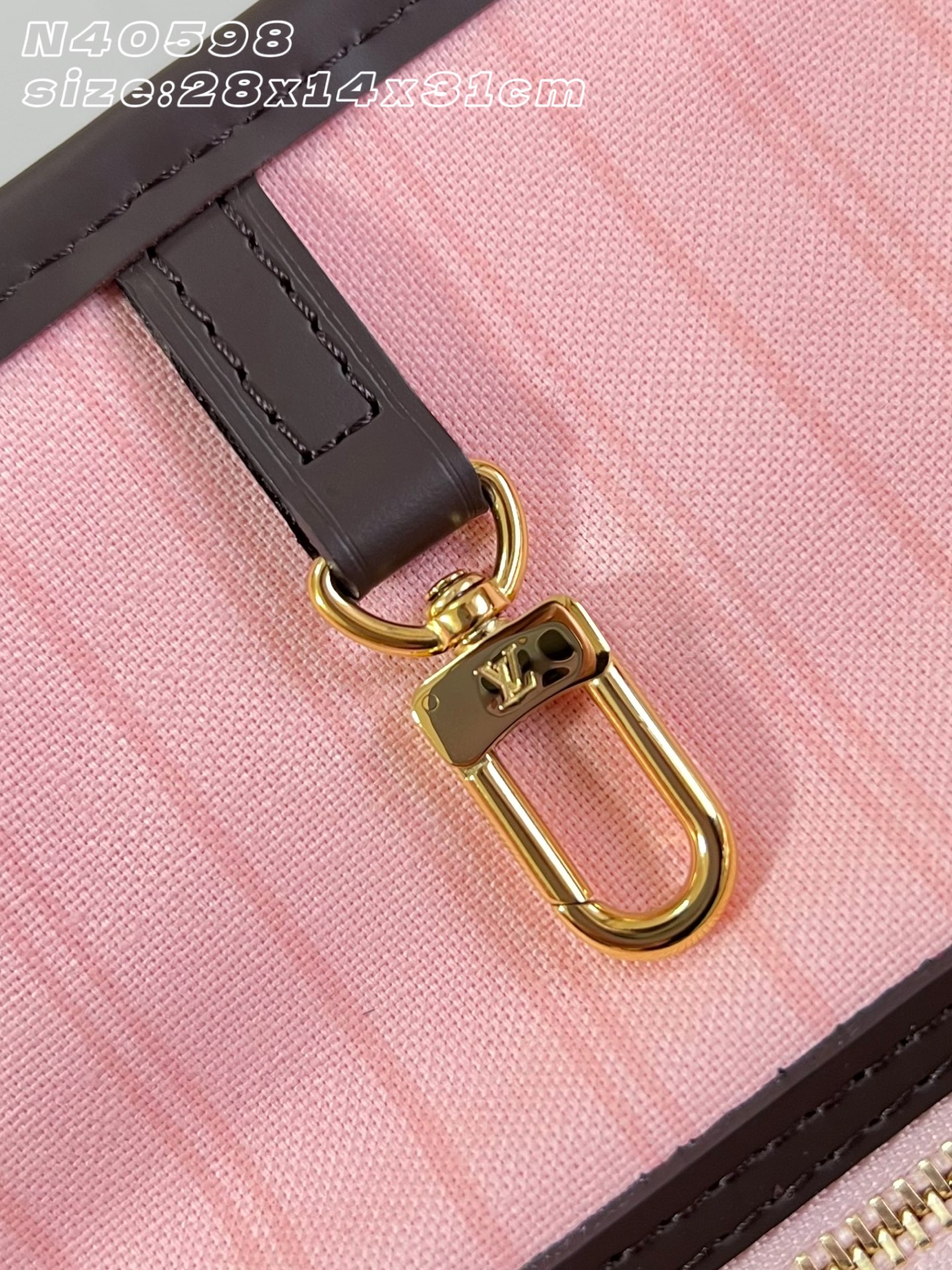 【顶级原单 N40598/钢五金 】本款 Neverfull 中号托特包为 Damier Ebene 帆布勾勒牛皮革饰边