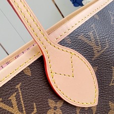 【顶级原单 M40366/钢五金 】本款 Neverfull 中号托特包为 Damier Ebene 帆布勾勒牛皮革饰边 【顶级原单 M40366/钢五金 】本款 Neverfull 中号托特包为 Damier Ebene 帆布勾勒牛皮革饰边