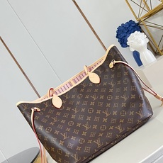 【顶级原单 M40366/钢五金 】本款 Neverfull 中号托特包为 Damier Ebene 帆布勾勒牛皮革饰边 【顶级原单 M40366/钢五金 】本款 Neverfull 中号托特包为 Damier Ebene 帆布勾勒牛皮革饰边