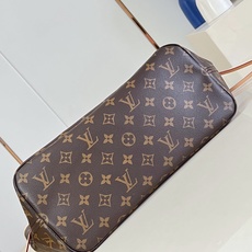 【顶级原单 M40366/钢五金 】本款 Neverfull 中号托特包为 Damier Ebene 帆布勾勒牛皮革饰边 【顶级原单 M40366/钢五金 】本款 Neverfull 中号托特包为 Damier Ebene 帆布勾勒牛皮革饰边