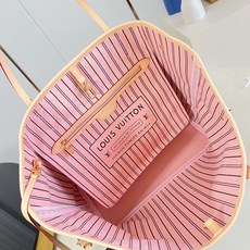 【顶级原单 M40366/钢五金 】本款 Neverfull 中号托特包为 Damier Ebene 帆布勾勒牛皮革饰边 【顶级原单 M40366/钢五金 】本款 Neverfull 中号托特包为 Damier Ebene 帆布勾勒牛皮革饰边