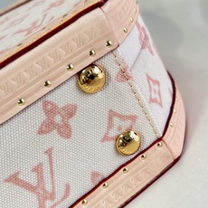【顶级原单 M27961 】這款Boîte Chapeau PM以Monogram Origine塗層帆布精心製作,重新 【顶级原单 M27961 】這款Boîte Chapeau PM以Monogram Origine塗層帆布精心製作,重新