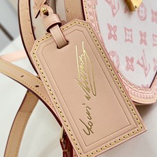 【顶级原单 M27961 】這款Boîte Chapeau PM以Monogram Origine塗層帆布精心製作,重新 【顶级原单 M27961 】這款Boîte Chapeau PM以Monogram Origine塗層帆布精心製作,重新