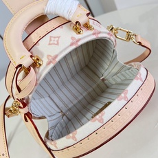 【顶级原单 M27961 】這款Boîte Chapeau PM以Monogram Origine塗層帆布精心製作,重新 【顶级原单 M27961 】這款Boîte Chapeau PM以Monogram Origine塗層帆布精心製作,重新