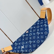 【顶级原单 M27640】本款 Rush 腰包取材 Monogram 花卉丹宁布,为 Monogram 图案点缀花卉刺绣 【顶级原单 M27640】本款 Rush 腰包取材 Monogram 花卉丹宁布,为 Monogram 图案点缀花卉刺绣
