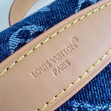 【顶级原单 M27640】本款 Rush 腰包取材 Monogram 花卉丹宁布,为 Monogram 图案点缀花卉刺绣 【顶级原单 M27640】本款 Rush 腰包取材 Monogram 花卉丹宁布,为 Monogram 图案点缀花卉刺绣