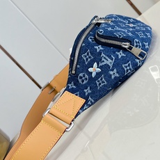 【顶级原单 M27640】本款 Rush 腰包取材 Monogram 花卉丹宁布,为 Monogram 图案点缀花卉刺绣 【顶级原单 M27640】本款 Rush 腰包取材 Monogram 花卉丹宁布,为 Monogram 图案点缀花卉刺绣