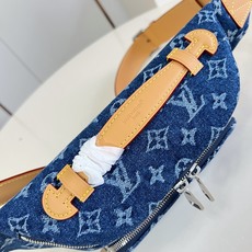【顶级原单 M27640】本款 Rush 腰包取材 Monogram 花卉丹宁布,为 Monogram 图案点缀花卉刺绣 【顶级原单 M27640】本款 Rush 腰包取材 Monogram 花卉丹宁布,为 Monogram 图案点缀花卉刺绣