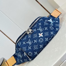 【顶级原单 M27640】本款 Rush 腰包取材 Monogram 花卉丹宁布,为 Monogram 图案点缀花卉刺绣 【顶级原单 M27640】本款 Rush 腰包取材 Monogram 花卉丹宁布,为 Monogram 图案点缀花卉刺绣