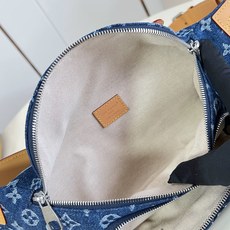 【顶级原单 M27640】本款 Rush 腰包取材 Monogram 花卉丹宁布,为 Monogram 图案点缀花卉刺绣 【顶级原单 M27640】本款 Rush 腰包取材 Monogram 花卉丹宁布,为 Monogram 图案点缀花卉刺绣