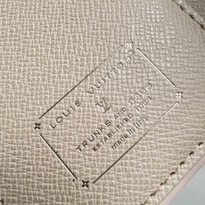 【顶级原单 M2A152牛仔灰】這款Victorine錢包以全新版本向路易威登的歷史致敬,Monogram Emblèm 【顶级原单 M2A152牛仔灰】這款Victorine錢包以全新版本向路易威登的歷史致敬,Monogram Emblèm