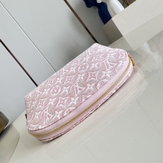 【顶级原单 M2A419牛仔粉 】本款 Pochette Cosmétique 小号化妆包采用 Monogram Em 【顶级原单 M2A419牛仔粉 】本款 Pochette Cosmétique 小号化妆包采用 Monogram Em