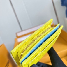 【 M27506/特级全钢版 】Cléa钱夹采用Monogram Empreinte柔软粒面牛皮制成,饰有路易威登标志性 【 M27506/特级全钢版 】Cléa钱夹采用Monogram Empreinte柔软粒面牛皮制成,饰有路易威登标志性