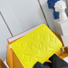 【 M27506/特级全钢版 】Cléa钱夹采用Monogram Empreinte柔软粒面牛皮制成,饰有路易威登标志性 【 M27506/特级全钢版 】Cléa钱夹采用Monogram Empreinte柔软粒面牛皮制成,饰有路易威登标志性