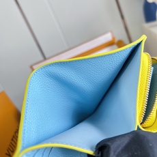 【 M27506/特级全钢版 】Cléa钱夹采用Monogram Empreinte柔软粒面牛皮制成,饰有路易威登标志性 【 M27506/特级全钢版 】Cléa钱夹采用Monogram Empreinte柔软粒面牛皮制成,饰有路易威登标志性