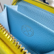 【 M27506/特级全钢版 】Cléa钱夹采用Monogram Empreinte柔软粒面牛皮制成,饰有路易威登标志性 【 M27506/特级全钢版 】Cléa钱夹采用Monogram Empreinte柔软粒面牛皮制成,饰有路易威登标志性