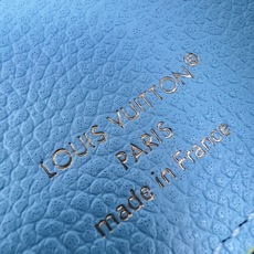 【 M27506/特级全钢版 】Cléa钱夹采用Monogram Empreinte柔软粒面牛皮制成,饰有路易威登标志性 【 M27506/特级全钢版 】Cléa钱夹采用Monogram Empreinte柔软粒面牛皮制成,饰有路易威登标志性