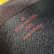 【 N62658/特级全钢版 】本款钥匙包取材标志性 Monogram 帆布,趣味演绎功能配饰,可收纳钥匙、硬币、卡片、 【 N62658/特级全钢版 】本款钥匙包取材标志性 Monogram 帆布,趣味演绎功能配饰,可收纳钥匙、硬币、卡片、