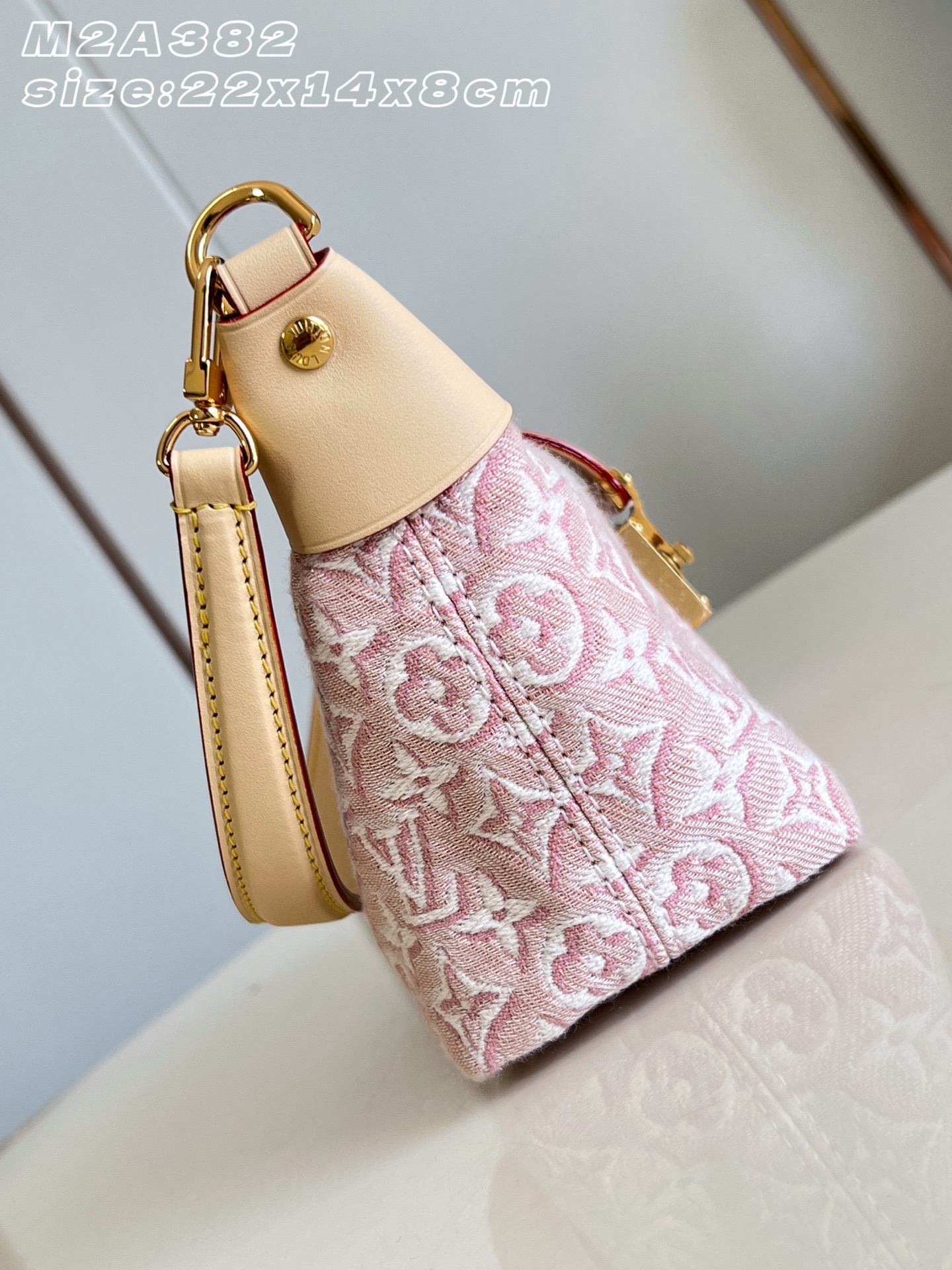 【顶级原单 M2A382 】本款优雅 Pochette Mia 手袋聚焦 Monogram Emblème 标识,致敬品 【顶级原单 M2A382 】本款优雅 Pochette Mia 手袋聚焦 Monogram Emblème 标识,致敬品