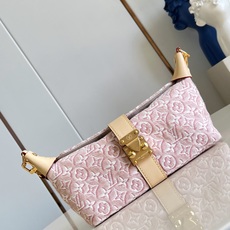 【顶级原单 M2A382 】本款优雅 Pochette Mia 手袋聚焦 Monogram Emblème 标识,致敬品 【顶级原单 M2A382 】本款优雅 Pochette Mia 手袋聚焦 Monogram Emblème 标识,致敬品