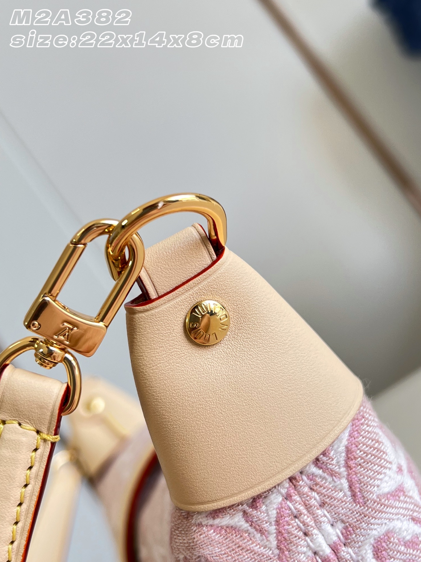 【顶级原单 M2A382 】本款优雅 Pochette Mia 手袋聚焦 Monogram Emblème 标识,致敬品 【顶级原单 M2A382 】本款优雅 Pochette Mia 手袋聚焦 Monogram Emblème 标识,致敬品
