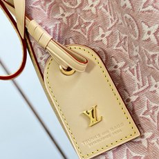 【顶级原单 M28714 】Noé 手袋焕新演绎 Monogram Emblème 版本,提花织物灵感源自路易威登 18 【顶级原单 M28714 】Noé 手袋焕新演绎 Monogram Emblème 版本,提花织物灵感源自路易威登 18