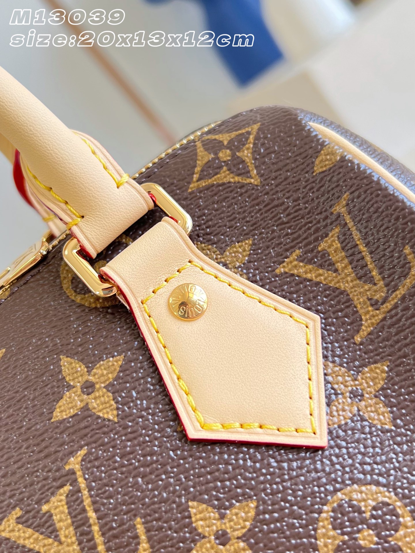 【顶级原单 M13039 】本款 Speedy Bandoulière 20 手袋采选 Monogram 帆布、牛皮革饰 【顶级原单 M13039 】本款 Speedy Bandoulière 20 手袋采选 Monogram 帆布、牛皮革饰