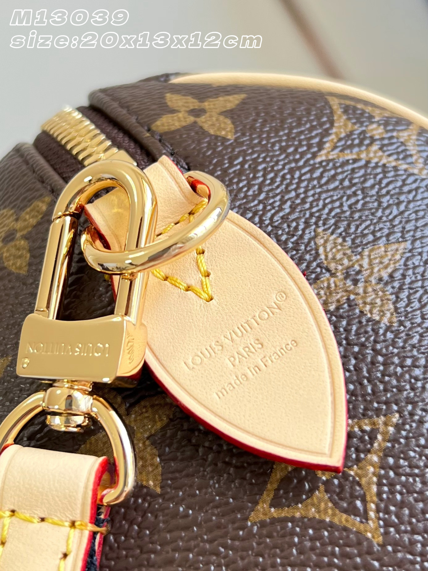 【顶级原单 M13039 】本款 Speedy Bandoulière 20 手袋采选 Monogram 帆布、牛皮革饰 【顶级原单 M13039 】本款 Speedy Bandoulière 20 手袋采选 Monogram 帆布、牛皮革饰