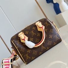 【顶级原单 M13039 】本款 Speedy Bandoulière 20 手袋采选 Monogram 帆布、牛皮革饰 【顶级原单 M13039 】本款 Speedy Bandoulière 20 手袋采选 Monogram 帆布、牛皮革饰