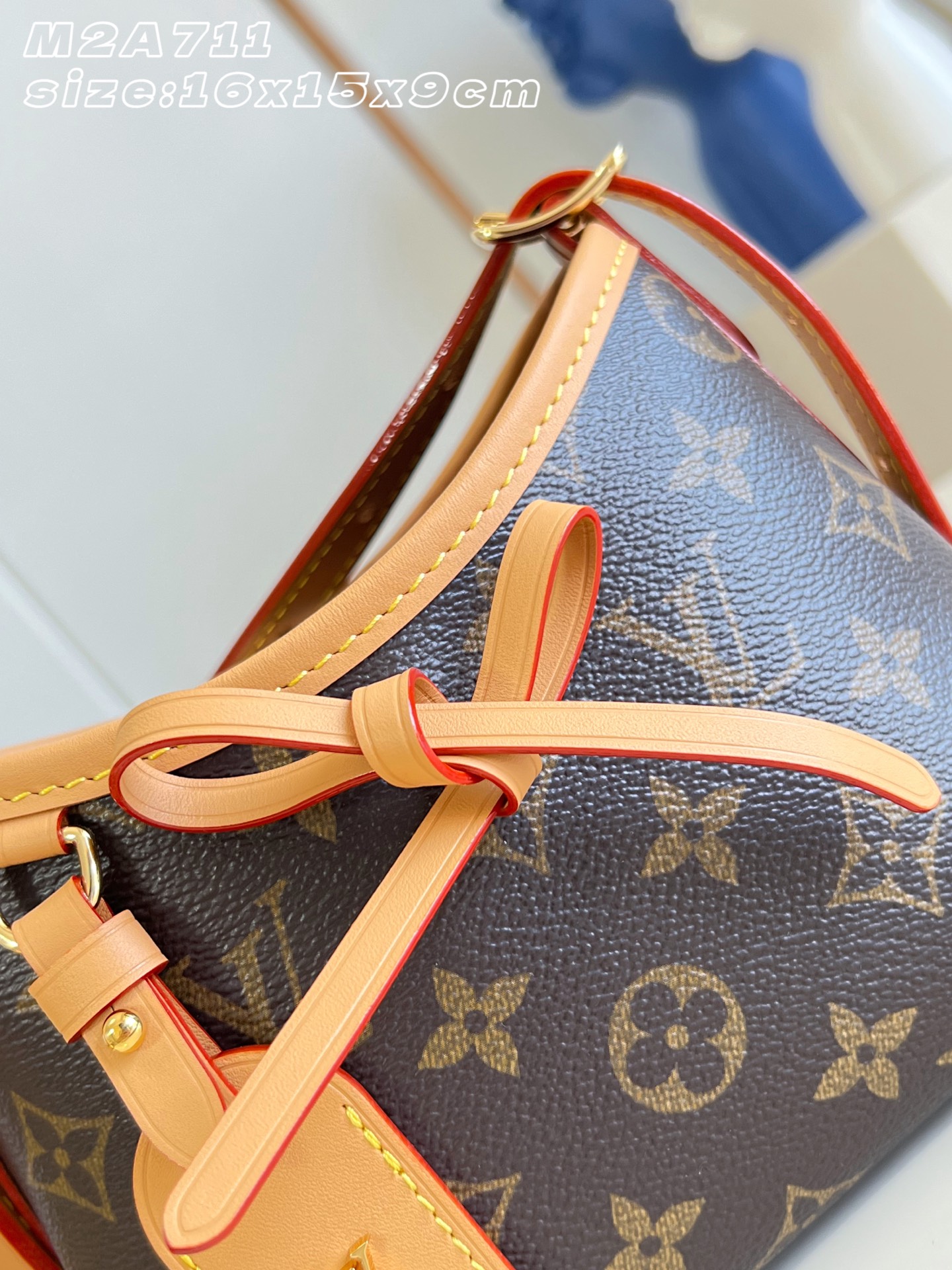 【顶级原单 M2A711 】本款 Nano CarryAll 手袋以玲珑构型焕新日常经典。Monogram 帆布搭配撞色 【顶级原单 M2A711 】本款 Nano CarryAll 手袋以玲珑构型焕新日常经典。Monogram 帆布搭配撞色