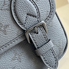 【顶级原单 M2A259 】本款 Satchel 迷你斜挎包选用 Monogram Midnight 涂层帆布临摹袖珍邮 【顶级原单 M2A259 】本款 Satchel 迷你斜挎包选用 Monogram Midnight 涂层帆布临摹袖珍邮