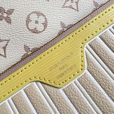 【顶级原单 M2A095 】 LV Crafty 系列焕新演绎 House 品牌的 Monogram Dune 标志性 【顶级原单 M2A095 】 LV Crafty 系列焕新演绎 House 品牌的 Monogram Dune 标志性