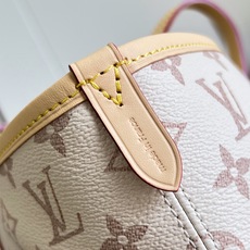 【顶级原单 M2A095 】 LV Crafty 系列焕新演绎 House 品牌的 Monogram Dune 标志性 【顶级原单 M2A095 】 LV Crafty 系列焕新演绎 House 品牌的 Monogram Dune 标志性