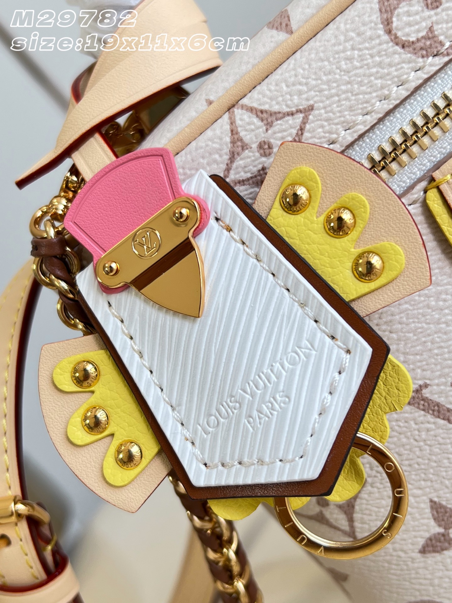【顶级原单 M29782 】Vanity Chain Pouch 手袋自路易威登典藏硬箱汲取灵感,尽显品牌旅行传承,此款 【顶级原单 M29782 】Vanity Chain Pouch 手袋自路易威登典藏硬箱汲取灵感,尽显品牌旅行传承,此款