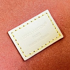 【顶级原单 M29782 】Vanity Chain Pouch 手袋自路易威登典藏硬箱汲取灵感,尽显品牌旅行传承,此款 【顶级原单 M29782 】Vanity Chain Pouch 手袋自路易威登典藏硬箱汲取灵感,尽显品牌旅行传承,此款