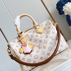 【顶级原单 M2A038 】LV Crafty 系列呈现精巧 Speedy Bandoulière 手袋,致意夏日妙趣精 【顶级原单 M2A038 】LV Crafty 系列呈现精巧 Speedy Bandoulière 手袋,致意夏日妙趣精