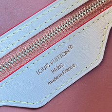 【顶级原单 M2A038 】LV Crafty 系列呈现精巧 Speedy Bandoulière 手袋,致意夏日妙趣精 【顶级原单 M2A038 】LV Crafty 系列呈现精巧 Speedy Bandoulière 手袋,致意夏日妙趣精