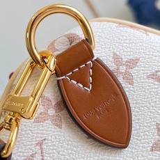 【顶级原单 M2A038 】LV Crafty 系列呈现精巧 Speedy Bandoulière 手袋,致意夏日妙趣精 【顶级原单 M2A038 】LV Crafty 系列呈现精巧 Speedy Bandoulière 手袋,致意夏日妙趣精