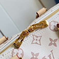 【顶级原单 M2A038 】LV Crafty 系列呈现精巧 Speedy Bandoulière 手袋,致意夏日妙趣精 【顶级原单 M2A038 】LV Crafty 系列呈现精巧 Speedy Bandoulière 手袋,致意夏日妙趣精