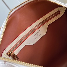 【顶级原单 M2A038 】LV Crafty 系列呈现精巧 Speedy Bandoulière 手袋,致意夏日妙趣精 【顶级原单 M2A038 】LV Crafty 系列呈现精巧 Speedy Bandoulière 手袋,致意夏日妙趣精