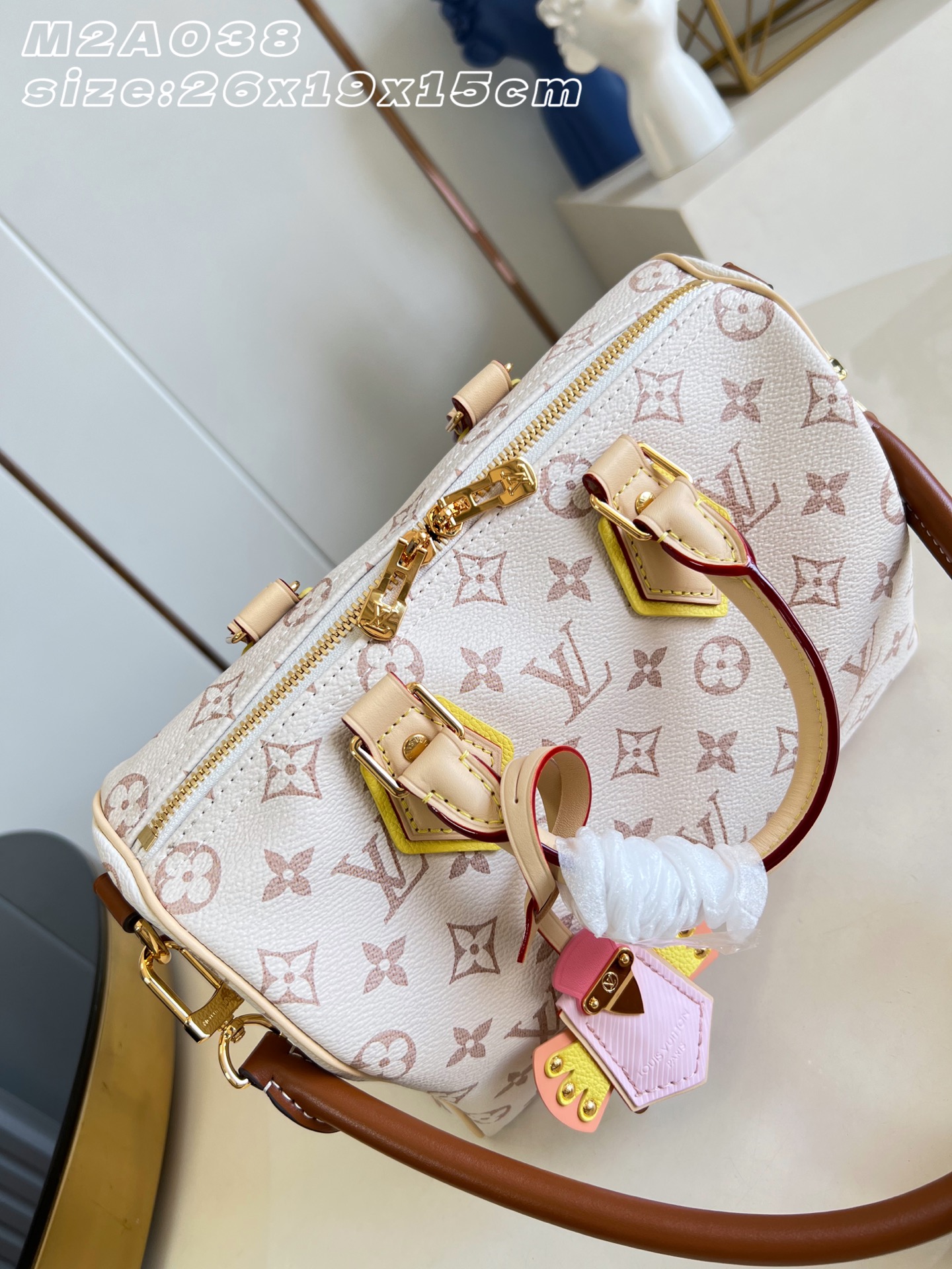 【顶级原单 M2A038 】LV Crafty 系列呈现精巧 Speedy Bandoulière 手袋,致意夏日妙趣精 【顶级原单 M2A038 】LV Crafty 系列呈现精巧 Speedy Bandoulière 手袋,致意夏日妙趣精