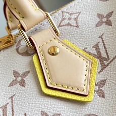 【顶级原单 M2A038 】LV Crafty 系列呈现精巧 Speedy Bandoulière 手袋,致意夏日妙趣精 【顶级原单 M2A038 】LV Crafty 系列呈现精巧 Speedy Bandoulière 手袋,致意夏日妙趣精
