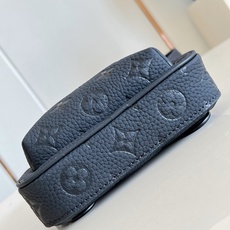 【顶级原单 M2A354 】本款紧凑且实用的 Avenue 斜挎包采用 Taurillon Monogram 皮革制成, 【顶级原单 M2A354 】本款紧凑且实用的 Avenue 斜挎包采用 Taurillon Monogram 皮革制成,